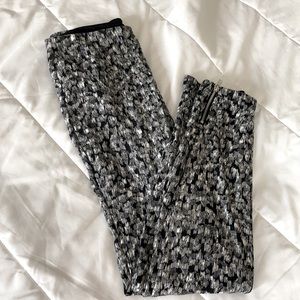 Lysee silky soft leggings size small